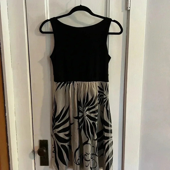 Olian Maternity Dress - Picture 2 of 4